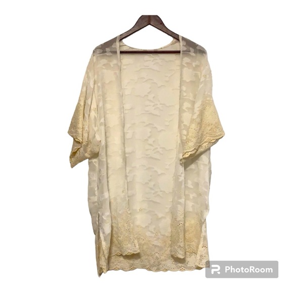 Francesca’s | Lace Kimono | Cream & White - Picture 1 of 4